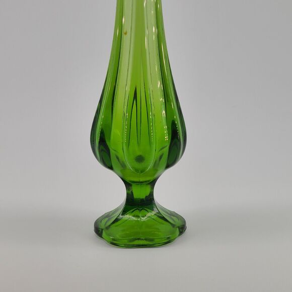 Vintage LE Smith Green Glass Footed Swung Vase 16.5" - Picture 4 of 5
